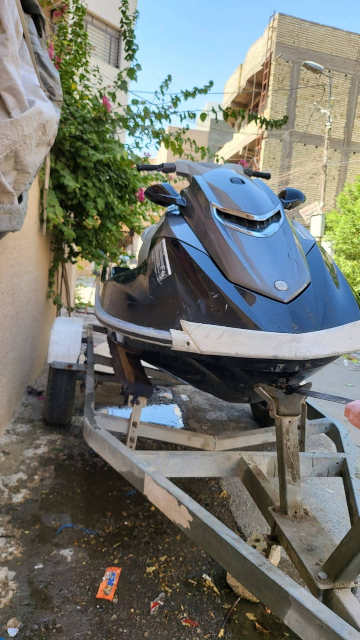 سلام عليكم
جت للبيع موديل ٢٠١١
ماشي ٣٠٠ ساعه
جت نظيف وطلقه بل شط مكينته ١٨٠٠ بدون سوبر 
معمر كامل من رفاس الى مكينه دهن وبلكات صيانه كامله بس شغل وطلع 
سعر مع عربانه ٤٥ قفل 
بدون عربانه ٤٠ ورقه
مكاني الاعظميه مجاور قصر بلاسم
رقم ***********
