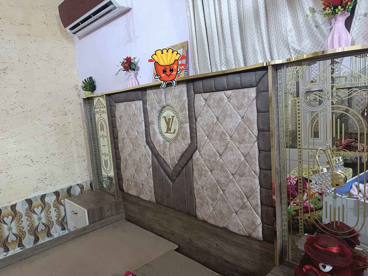 غرفه تركيه درجه اولى نضافه فول استعمال قليل لبيع مستعجل بمليون 200الف بيهه مجال حك الجية اتصال واتساب ***********
