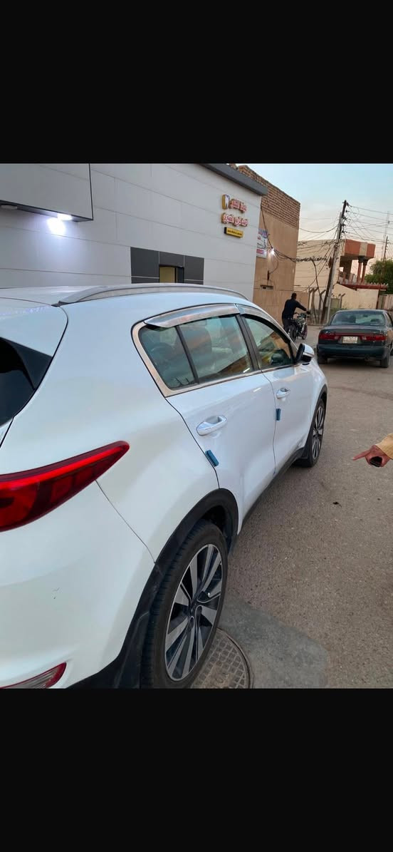 السلام عليكم
للبيع كيا سبورتچ ٢٠١٧ رقم بغداد شرط تحويل نص مواصفات محرك ٢٠٠٠ بيها قطعتين صبغ الچاملغات الخلفية فقط بدون دواخل والسونار موجود بدون دوانز كير ومحرك وصدر وكهربائيات كلها بشرط 
السعر ١٥٨ وبيها مجال
مكانها ديالى كنعان او المقدادية
***********
