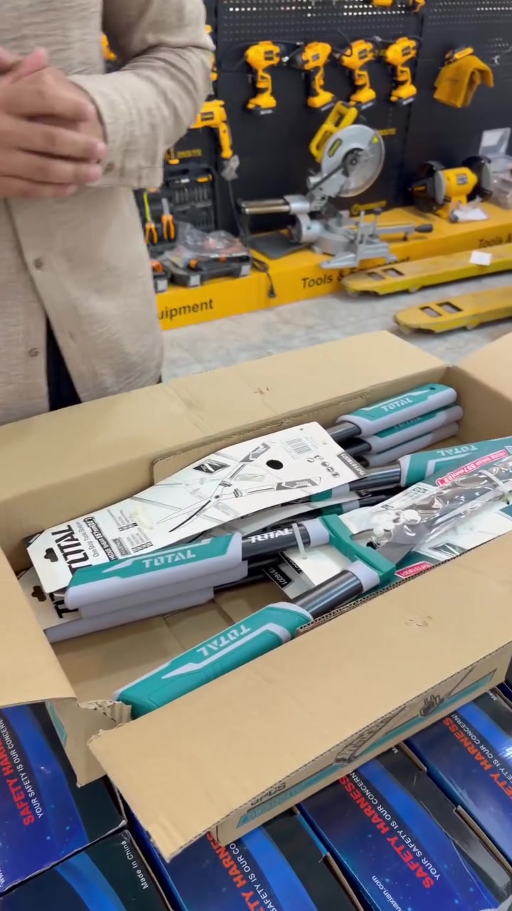 ️🌳 قوة القطع… ودقة الأداء! 🌳✂️

متوفر الآن لدى شركة أحمد الشيخلي لأدوات البناء والعدد اليدوية
مقص أشجار احترافي مقاس 22 إنش (577mm)

✅ شفرات قوية وحادة لقص الأغصان بسهولة
✅ هيكل متين يتحمل العمل الشاق
✅ قبضة مريحة لراحة أكبر أثناء الاستخدام
✅ مناسب للحدائق والمزارع وأعمال التشذيب المختلفة
✅ جودة عالية تمنحك قطعاً نظيفاً وسريعاً للأغصان والفروع  

💰 سعر الجملة: 9,500 دينار فقط 

للحجز والاستفسار الاتصال على الرقم التالي:
📱***********
📱***********

العنوان/ ديالى ــ بعقوبة ــ مقابل ثانوية الجواهري ــ مجاور مطبعة القلم
