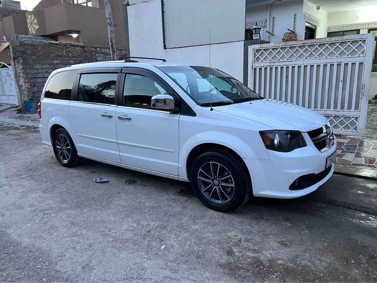 دوج كرفان 2017
مواصفات SXT
ابواب كهربائى
كشنات جلد 
كشن كهربائى 
داخل Vip

بدون حادث بدون صبغ 
قطعه تبديل بيلادي 
كير ومحرك بشرط مامفتوح
ماشي ١٣٣ الف
رقم وسنويه جديد بأسمى

سعر ١٧٥
***********
*********** كركوك, العراق
