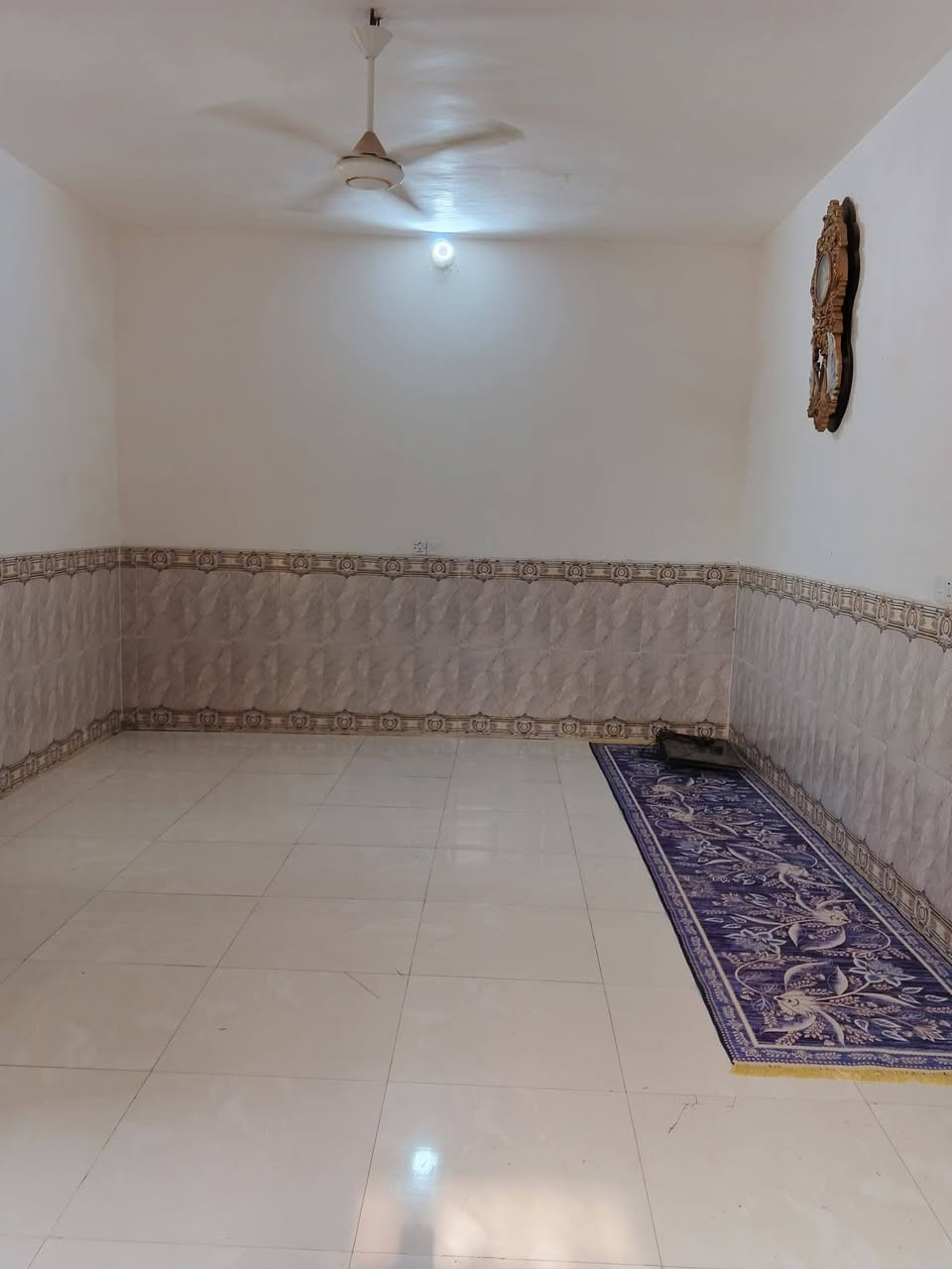 بيت للبيع مساحتة ٤٥٠متر يتكون غرفتين نوم وهول ومطبخ وصحيات داخلية وخارجية قرب محطة عبيد السلطان وتوجد قطعة أرض مساحتها ٣٥٠ متر من غير البيت للاتصال
***********
