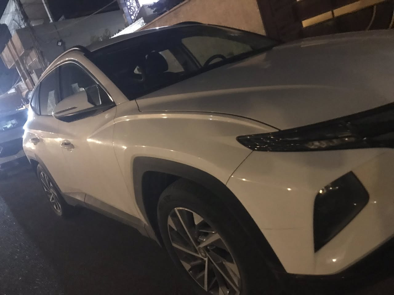 السلام عليكم
اخوان توكسان ٢٣ كلين نظيفة كلش ماشية ٣٩ بس السيارة فول عدا الفتحةً
كاميرات ٣٦٠ حساسات ٣٦٠ اضاءة LE
شاشاة ابل كار بلي وبوصلة السيارة خليجي 
مود درايف مري شفت ترحيب تشغيل عن بعد شاحن لاسلكي سستم صوت قوي كلش  سعرهة ٢٢وبيهة مجال السيارة جديدة كلش استعمال قليل مكانهة بغداذ حي حطين رقمي ***********
