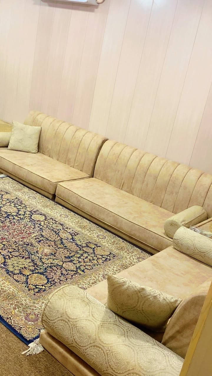 ديوان البيع كويتي  السعر 300وبي شويه


**إذا كنت صاحب هذا الإعلان وتريد حذفه لأي سبب، رجاءا أرسل رسالة إلى الدعم الفني**