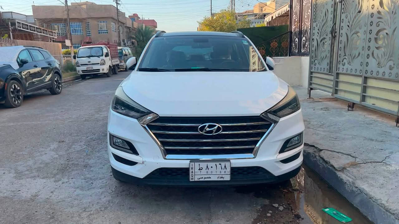 السلام عليكم  للبيع توكسان ٢٠١٩

وارد خليجي 
رقم بغداد تحويل مباشر 
بصمه 
بانوراما 
شاشه 
كشن السائق كهرباء 
تحكم ستيرن 
كشنات جلد 
صاجات بلدشبول 
كامره وحساسات 
السياره مكفوله من الطخه والصبغ  والبارد
 بيها فقط بلتكمه شويه الصبغ متكشر بسبب مرشه الغسل 
السعر ١٩٥٠٠$ يعني ١٩٥ ورقه بيها مجال بسيط 
مكان السياره بغداد جكوك 
للتواصل ***********
