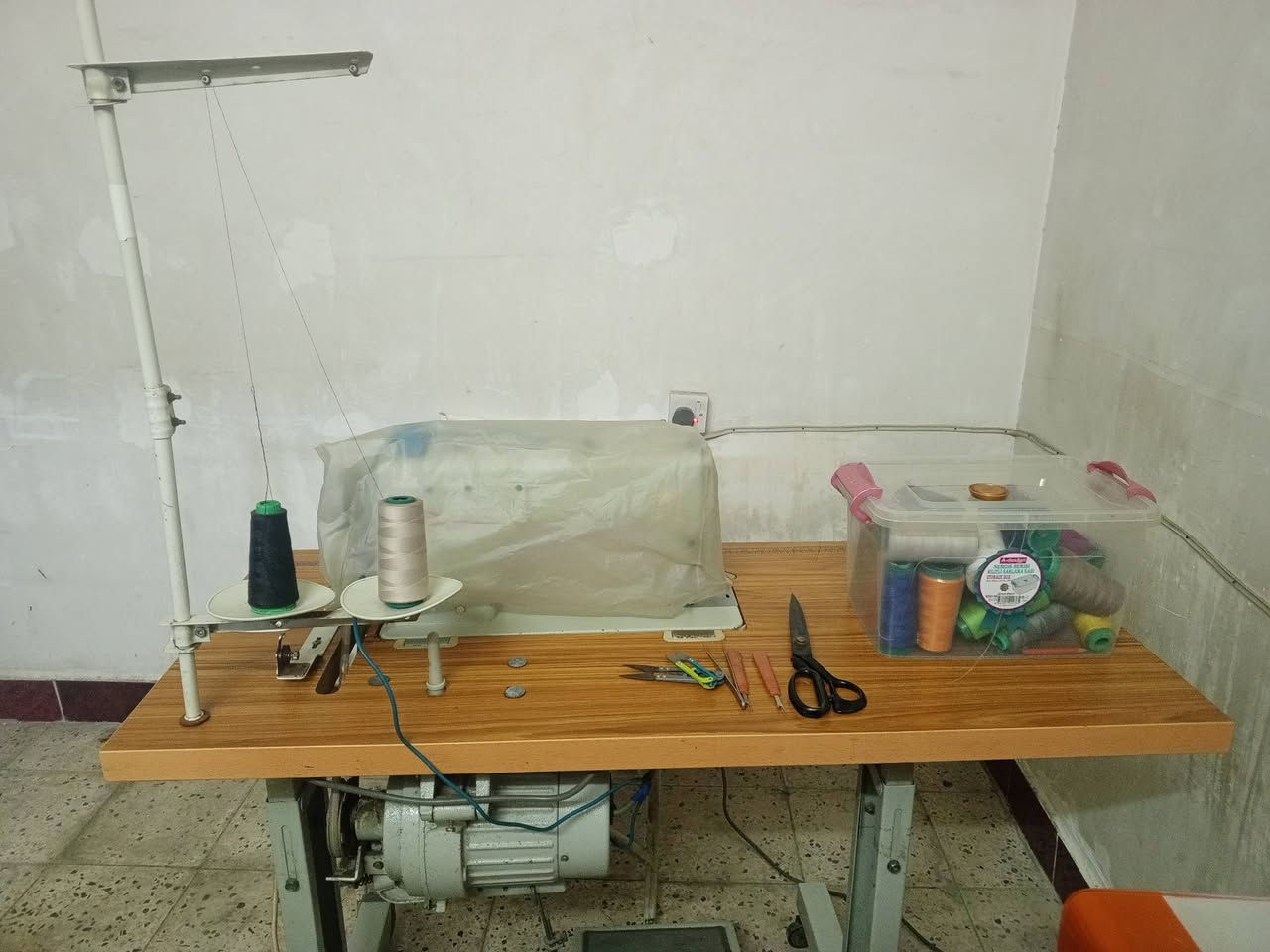 السلام عليكم مكينه خياطه واوفر للبيع ويا الغرام***********
