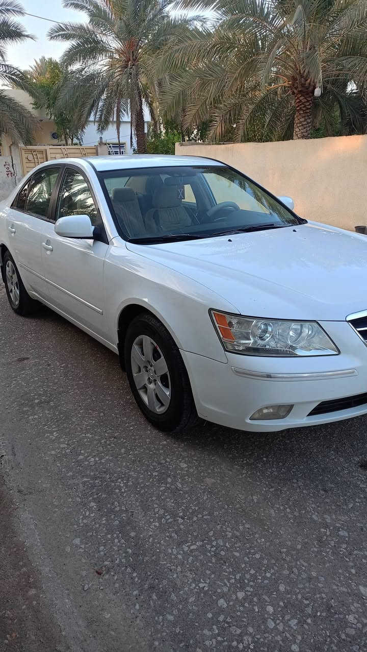 السلام عليكم للبيع سوناتا 2009 وارد امريكي فقط جاملغ خلفي بيه صبغ سياره جديده مكينه تبديل قبل سبوع سياره كلش نظيفه وصدر وتبريد جديد ماشيه 195 الف سعر 123 ورقه رقم مبايل ***********
