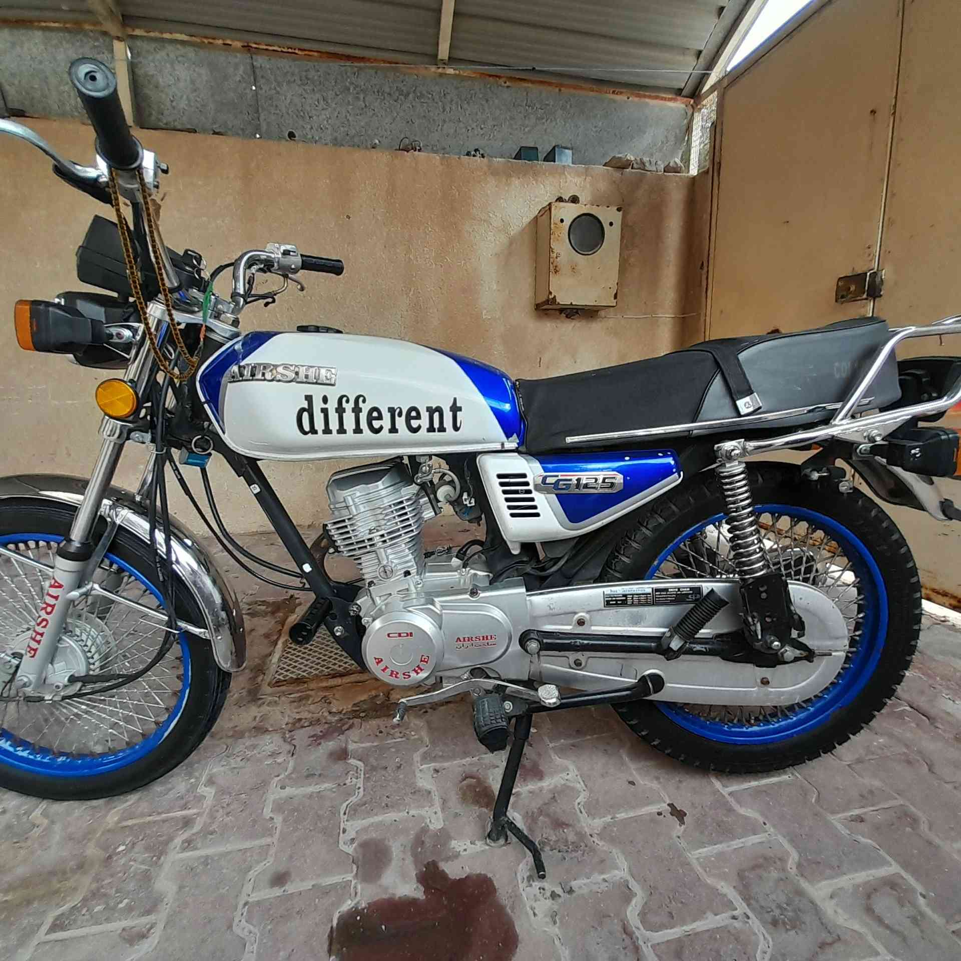 سلام عليكم دراجه ارشه البيع  البصره البرجسيه دراجه مديل ديل ٢١ السعر ٨٥٠ ***********
