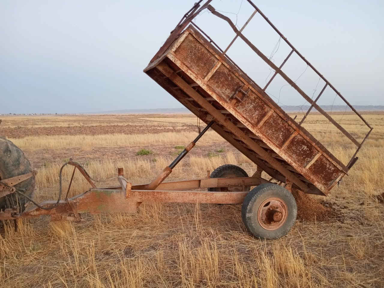 السلام عليكم 
عربانه فلوجه للبيع بنب شرط تايرات نص عمر السعر مليون وربع وبيها مجال ***********
