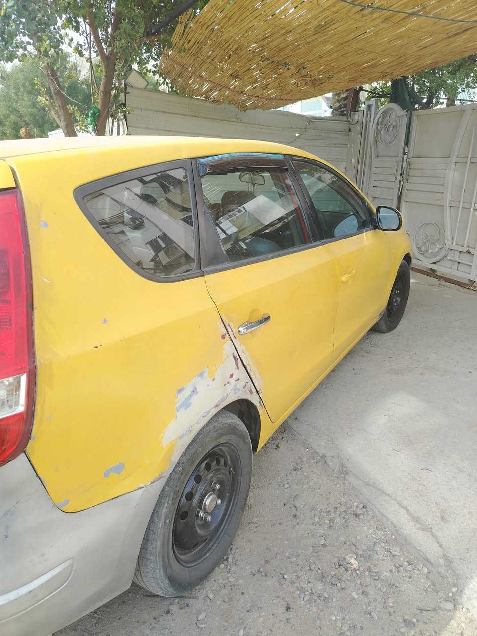 السلام عليكم من رخصة الادمن المحترم للبيع هونداي تورنج ٢٠١٢ سيارة شوف العين محرك ٢٠٠٠ تبريد تدفئة تخم تاير رايدها ٦٥ $ وبينها مجال العنوان السيدية اني مكلف بالنشر رقم صاحبها ***********
