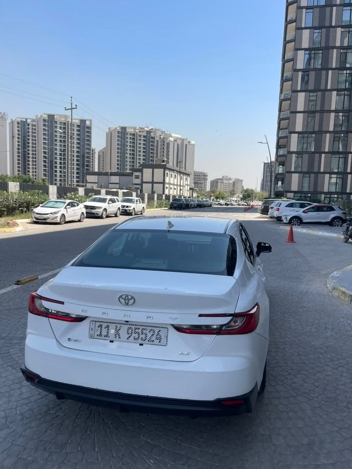 كامري هايبرد 2025وارد امريكي. الحادث كما موضح في الصور.    السعر200.           للاستفسار الاتصال ***********.           المكان كاظميه
