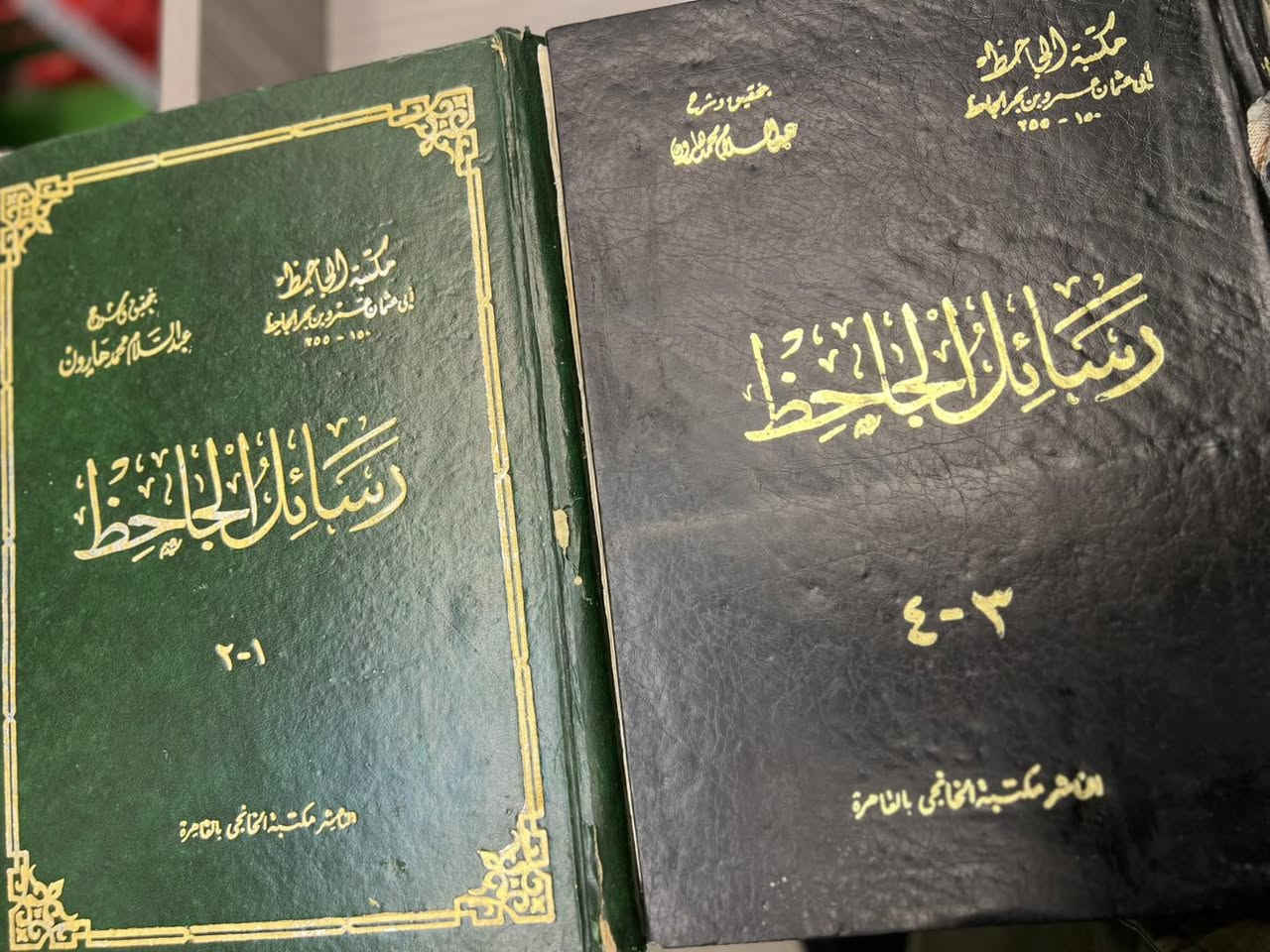 رسائل الجاحظ 
٤ اجزاء كاملة بمجلدين 
تحقيق : عبد السلام هارون 
طبعة الخانجي الاولى الاصلية ، حرف بارز.  
ملاحظة : الجزء الثالث به رطوبة ببعض الصفحات غير مؤثرة على القراءة  ؛ لذا
السعر  ٤٥ الف دينار


**إذا كنت صاحب هذا الإعلان وتريد حذفه لأي سبب، رجاءا أرسل رسالة إلى الدعم الفني**