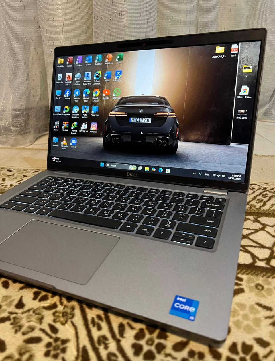 عندي لابتوبDell سوبر سلم جيل حديث استخدام شهرين آخو الجديد
لابتوب ديل بتصميم عصري وأنيق، "أخو الجديد" مستخدم 
⚙️ المواصفات التقنية:
• المعالج: Intel Core i5 (الجيل 11) بتردد يصل إلى 3.00GHz - أداء قوي جداً.
• الذاكرة (RAM): سعة 8GB (قابل للتطوير حتى 64GB).
• كارت الشاشة: Intel Iris Xe Graphics (أداء رسومي ممتاز للألعاب والبرامج).
• التخزين: 256GB SSD NVMe (سرعة فائقة في التشغيل ونقل البيانات).
• الشاشة: 14 إنش بدقة عالية الوضوح.
• المنافذ: (USB-C, HDMI, USB 3.0, AUX).
🚀 كفاءة الأداء:
• للعمل الهندسي والتصميم: يشغل بكفاءة (AutoCAD, Photoshop, Revit, Premiere).
• للألعاب: يشغل (GTA V, PUBG, Fortnite) وغيرها بإعدادات مناسبة.
• للدراسة والبرمجة: مثالي جداً بفضل وزنه الخفيف (Super Slim) 
وسرعة استجابته
السعر 535
واذا عدك pc نراوس 
.


**إذا كنت صاحب هذا الإعلان وتريد حذفه لأي سبب، رجاءا أرسل رسالة إلى الدعم الفني**