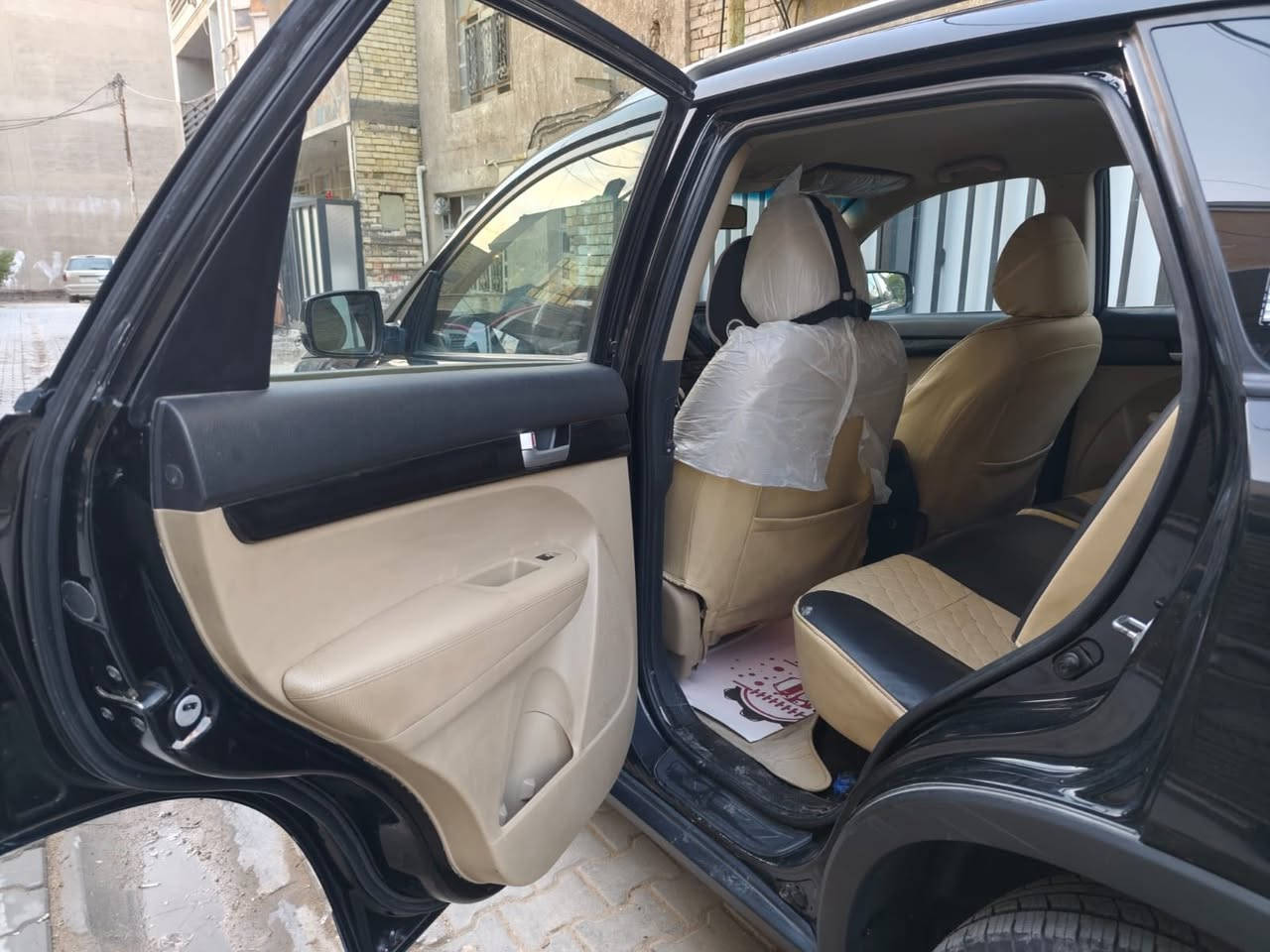 السلام عليكم 
كيا سورينتو 2012 خليجي اربيل بأسمنا اربعه سلندر ماشيه ١٦١ الف كيلو متر كفاله عامه عدى باردين بسيطات وسونارها موجود امامكم السياره خير من الله حداديه جديده كلها قبل شهرين 
مواصفاتها كامره + حساسات +مري شفط واشاير بالمري + بلوجكترات + مواصفاتها المعروفه 
السعر 145 ورقه مكان السياره بغداد العطيفيه 
للاستفسار ‭٠٧٩٠ ٣٧٢ ٥٦٧٣‬
