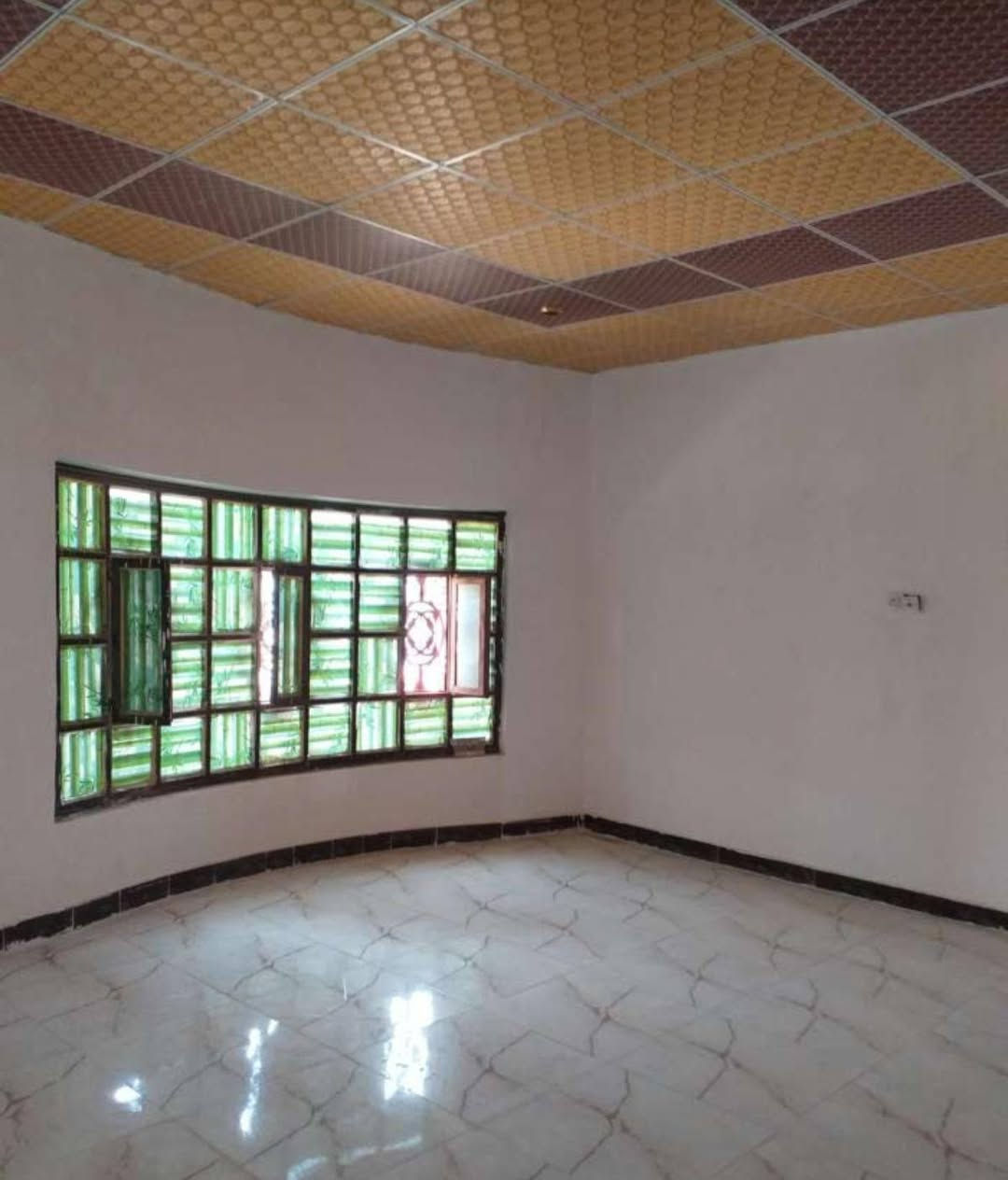 متوفر بيت للأيجار في ابي الخصيب مناوي لجم سعر الأيجار 750 يتكون من 4 غرف طابقين استقبال صالة عدد 2 صحيات داخلية و خارجية
للأستفسار *********** علي السيلاوي
#استقبل كافة عروضكم
