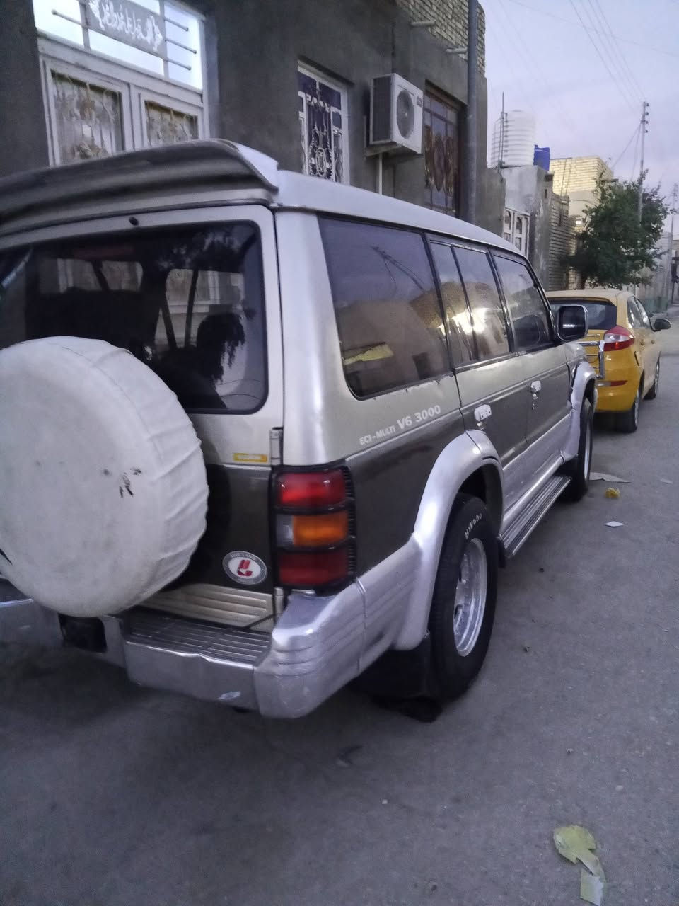 سلام عليكم جيب باجيرو للبيع موديل (91) محرك ثنين ونص بطة مكينة جديدة الكير بي ضعف سيارة جاهزة وحلوة سعر (33)رقم نكليزي بابل سنوية 2030عنوان ناصرية مركز مدينة رقم الهاتف ( ***********)
