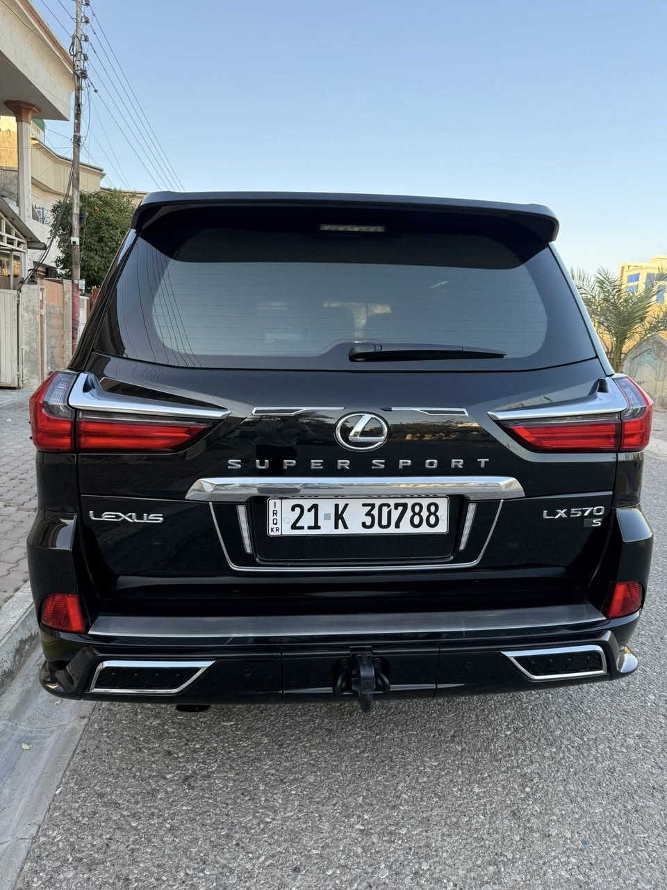 للبيع: لكزس LX 570 (سوبر سبورت)
☑️ موديل 2020
كفالة عامة

 ☑️ ماشية 70 الف فقط

 ✍️ المواصفات 

 ☑️ محرك 8 سلندر 5.7 

☑️ نظام دفع رباعي مع جكات فورويل

☑️ بصمة تشغيل وبصمة أبواب

☑️ كاميرات محيطية 360 درجة

☑️ فتحة سقف + صندوق كهربائي

☑️ تبريد وتدفئة مقاعد (داخلية جلد درجة أولى)

☑️ رادار ونظام تنبيه الخروج عن المسار

☑️ نظام صوتي فاخر وشاشات خلفية

☑️ تحكم ستيرن كامل ومثبت سرعة

السعر 79000$ ( سبع شدات  و90 ورقه ) وبيه مجال  

للاستفسار
(***********)
