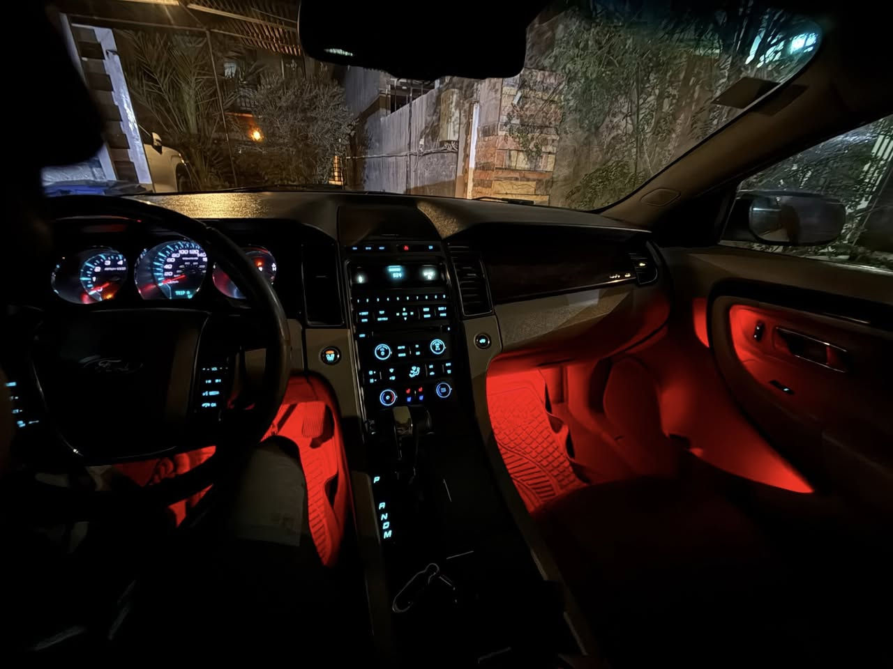 السلام عليكم 
تحية وتقدير الى الادمن المحترم 
يتوفر فورد تورس لمتد استلام شركة نيفا خليجي  موديل ٢٠١٢ فول مواصفات محرك 3500 تدفئة وتبريد الكشنات بردة خلفية بلادية انارة لد داخلية مساج بالكشنات الامامية تحكم بمستوى  دواسات الوقود والبريك شفتات بالستيرن رادار امامي نقطة عمياء رادار امامي انذار بالتصادم حساسات خلفية مرآة ذكية في حالة وجود انارة قوية من الخلف مانع انزلاق ABS محرك جديد فتح صندوق زيرو قبل 4 سنوات  شديته ماشي عليه 30 الف كيلو متر صدر امامي جديد كير بحالة ممتازة تبريد ممتاز جديد سلايد روف طكتين  ....
سعر 11500$
***********
متوفر واتساب..
