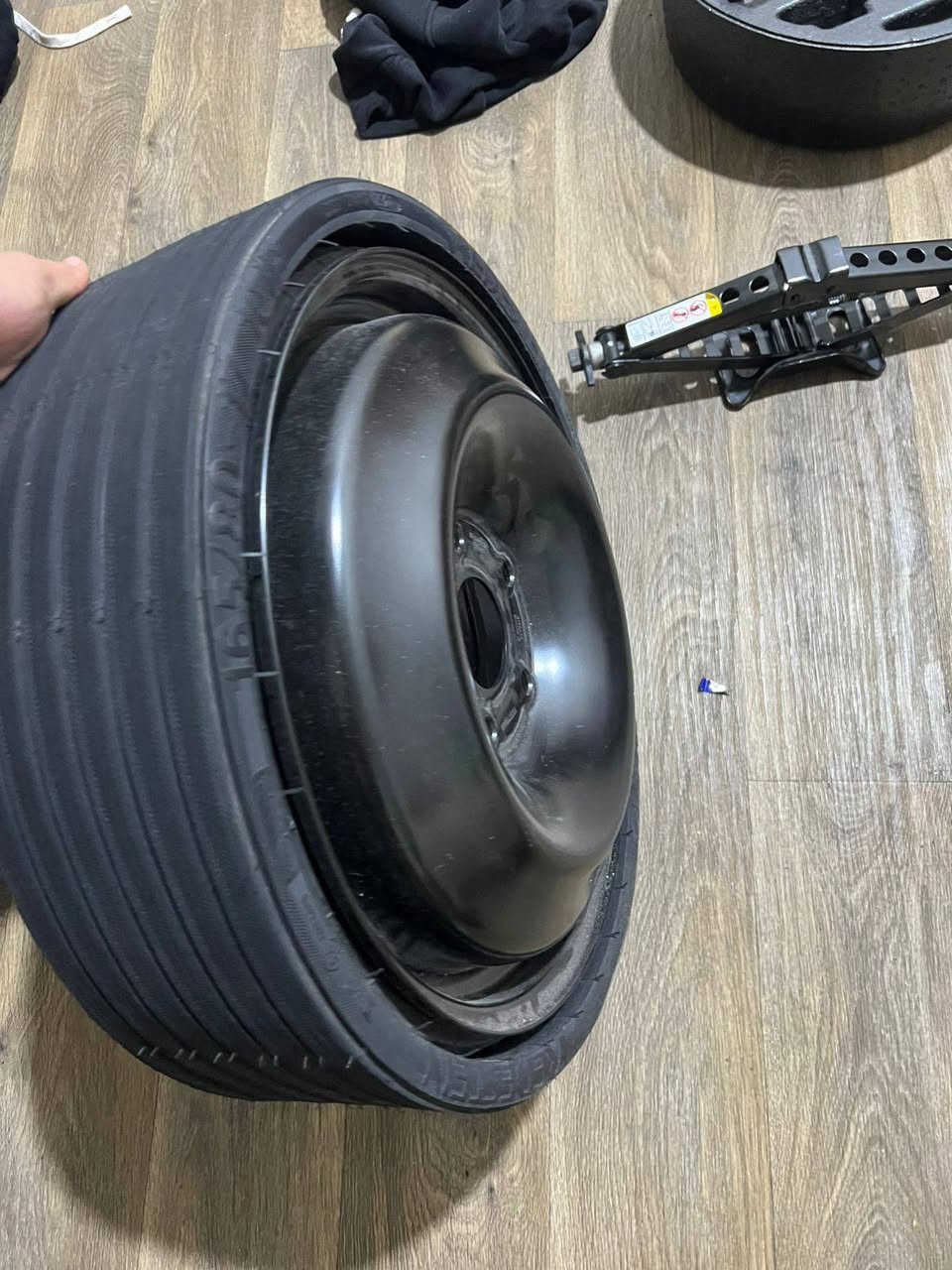 السلام عليكم
اخوان للبيع سبير كرايسلر باسفكا ڤويجر 
مال سياره 2023
كامل مع فلينه +جك+ ويل سبانه 
السعر خاص او اتصل 
***********
