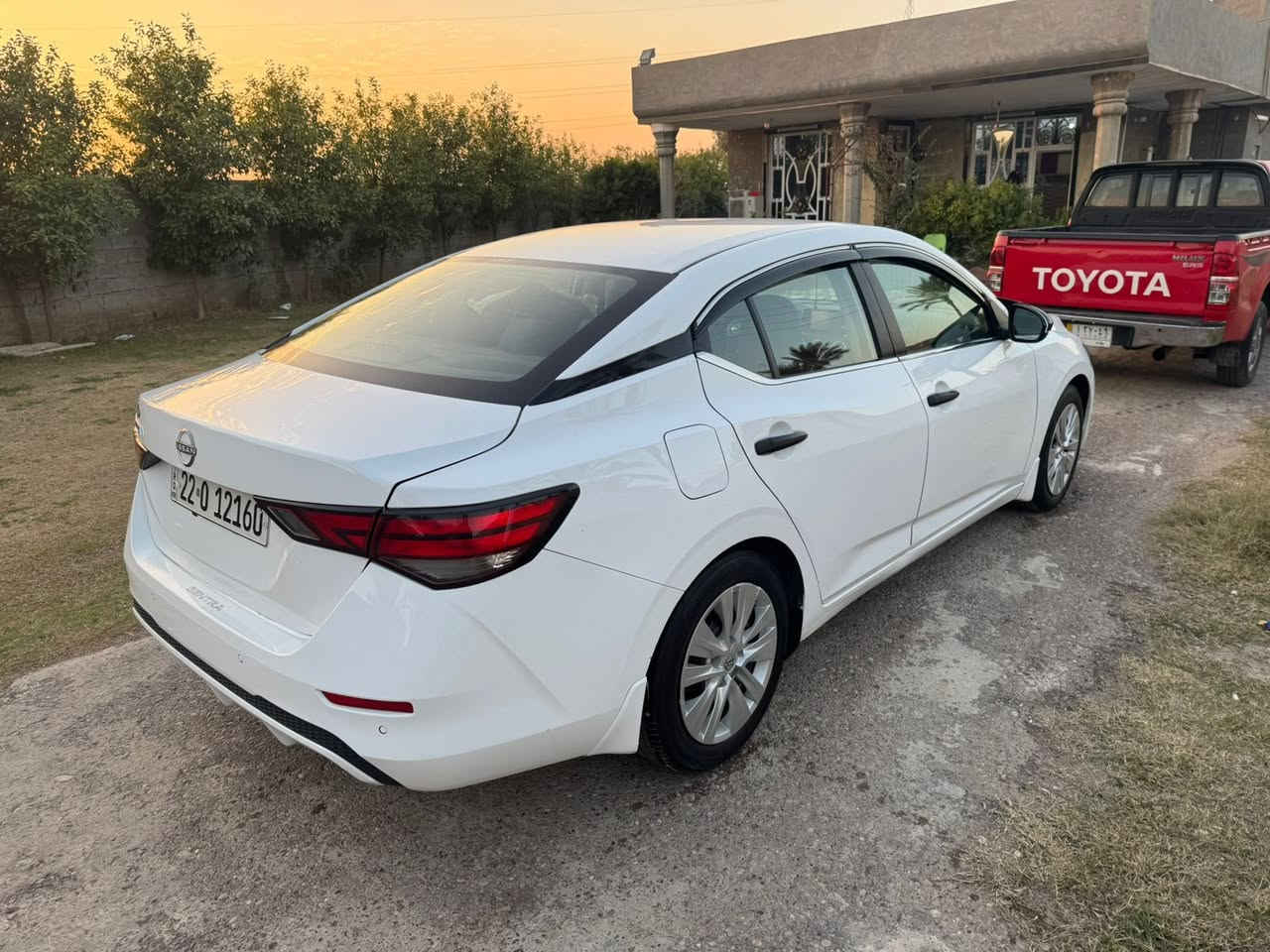 نيسان سنترا 2024 شكل الجديد
( وكالة او تحويل ). 
مواصفات s :- 
بصمة ابواب + بصمة تشغيل
مكينه 2000 
شاشة ايباد تدعم كار بلي
كامرا خلفية دواره 
حساس خلفي 
رادار امامي خلفي جانبي 
فول تحكم استيرن جهتين
كروز سرعه وتحديد مسار قيادة آليه
توقف ذاتي 
نقاط عمياء 
ماشي51 
وباقي مواصفات معروفة 
حادث كلش بسيط 
بجم كبس بدون ايرباك 
باب خلفي تبديل الهلال الخلفي صبغ فقط الباقي كفاله عامه 
السعر 145
***********
