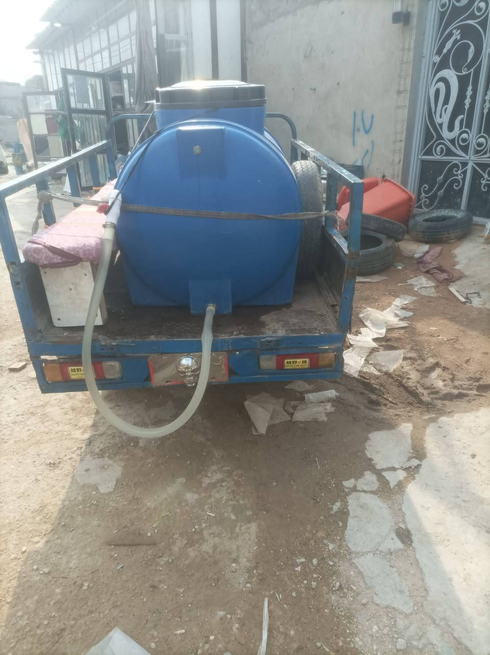 السلام عليكم ستوته للبيع 2010 رقبه ملحومه رقم اسود السعر 750 ستوته نظيفة  واليريد يتصل ع رقمي ماتواجد ع الفيس ***********
