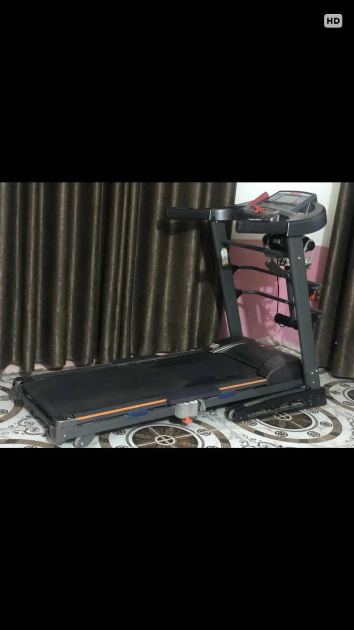 السلام عليكم ورحمه الله
جهاز جري للبيع جديد استخدام قليل  
السعر 350وبيه مال 
مكان ديالى الخالص 
***********
