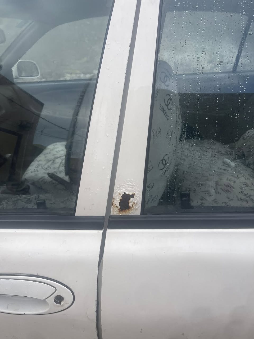 بروتون 2002 حره بأسمي رقم دولي
كير عادي كابريتر 
ابيع برميل واربع تايرات 
تبريد شغال 
تيارات جيده
باتري جيد 
كهربائيات الدشبول كلها عاطله ماعدا كيج الحماوة 
حدادية امامية جيد 
حدادية خلفية تحتاج صيانة 
بيها خياسات مثل الصورة 
الكير جيد جدا 
المحرك مابيه تبخير لكن اكو نضح دهن ولهذا تنقص 
الصبح ترتر من تشتغل لحد ماتحمى يله تصفى 
عند الاطفاء لازم دوستين بنزين يله تطفي حتى لا ترجع بك فاير 
مكاني كربلاء 
السعر 25 ورقة 
ملاحظة / ماتبقى فلوس ع التحويل استلام فلوس كاملة 
***********
