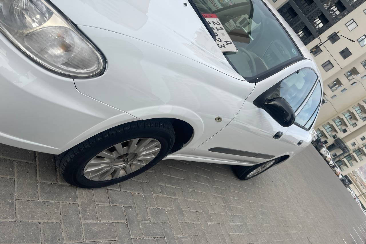 نیسان سەنی 2012 گێرعادی
سەنەوی نوێ یە لە تەکسیەوە کراوە بە خسوسی
 قرچێکی پێشی هەیە 
لەگەڵ قرچێکی چەمەلەقی دواوە 
تەقەو ڕەقەی بەشەرت 

سـعـر : لە کۆمێنت داوابکە ڕاستەوخۆ بۆت دێت 📥 

گێر و مەکیەنەی بەشەرت 
هیچ کێشەیەکی تێدا نییە 

ژمارەی خاوەنەکەی 
***********
