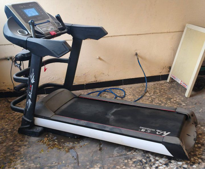 جهاز جري نضيف اخو جديد 
مستعمل اقل شهرين بعده بلجيس
يتحمل وزان 200كيلو نضام جبلي 
جهاز مال قعات سعره425وبي مجال بسيط 
عنوان بغداد الزعفرانيه توصيل موجود 
شراي يتصل***********
