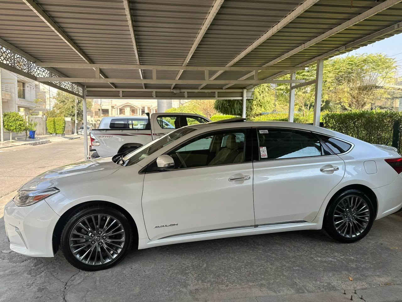 تویوتا ئەڤەلۆن 2013 خەلیجی فول مواسەفات بێ سبوغ دەعامی بۆ دەعامی بە شەرت تەنها دەعامی پێشەوە بۆ جوانی گۆراوە دەعامی بیلادی بێ سبوغە و ماوە دوو جێی 
بچوکی تعدیل یەک جێی PDR گێر و مەکینەی بە شەرتە 246,000کم رۆیشتوە 
نرخ  225 وەرەقە و مەجال 
ژمارەی مۆبایل *********** أربيل, العراق
