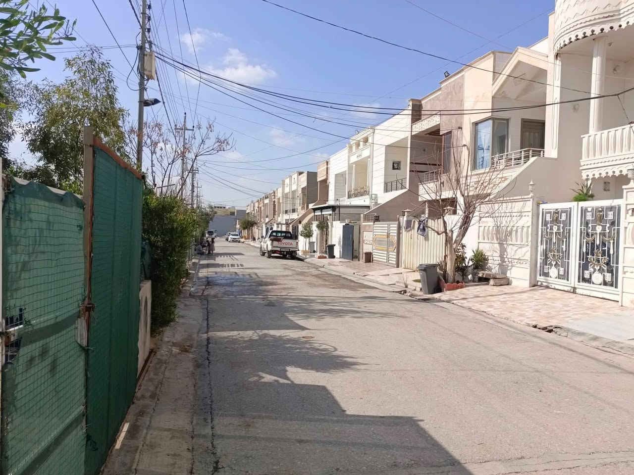 🏡بيع سريع | فروشتني خيرا 🏡
طابو صرف

بيت للبيع في أربيل حی بیرۆکۆت/ 8حساروک
موقع مميز قبله و قبل حدیقە و  الشارع 20 م متری 10 متری. مقابل شارع بنصلاوە و قریب شارع لاوان و مسجد شیخ اسماعیل عبدلانی.

100 متر
يتكون من :-
3 غرف نوم /واحد سویت، مطبغ حار و بارد، صالون و 2 حمام، 3 w.c
تمليك طابو صرف 
السعر فقط 6 دفاتر و 55 ورقه قابل للتفاوض 

- يسجل طابو بأسم اي شخص يحمل الجنسية
****
خانوو بۆ فرۆشتن لە بێرکۆت، 8 حسارۆک، تاپۆ.
100 مەتر 
پێکهاتووە لە :-
3 ژووری نوستن یەک سویت، مەتبەغ سارد و گەرم، 
2 حمام، 3 w.c

پێش حدیقە و دوو شەقام،20 م و 10 متری، ڕووگەی قبله، بەرانبەر شەقامی بنەسڵاوە و تەنیشت  جووت سایدی لاوان و نزیک مزگەوتی شێخ اسماعیل عەبدەلانی.

نرخی 6 دەفتەر 55 وەرقە
** :-

📞***********

📞***********
##عقارات #عقارات_سيفر #عقارات_اربيل #اربيل #بيت

