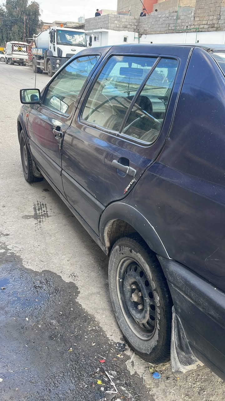 كولف نفخ موديل  ٩٣ ازرق  بسمي    كير توماتيك بيها  كاربون بانزين رقم دولي    شرط الوكاله والتحويل مكان السياره الرشيديه السعر ٣٨ بيها مجال شي قليل 
***********
***********
