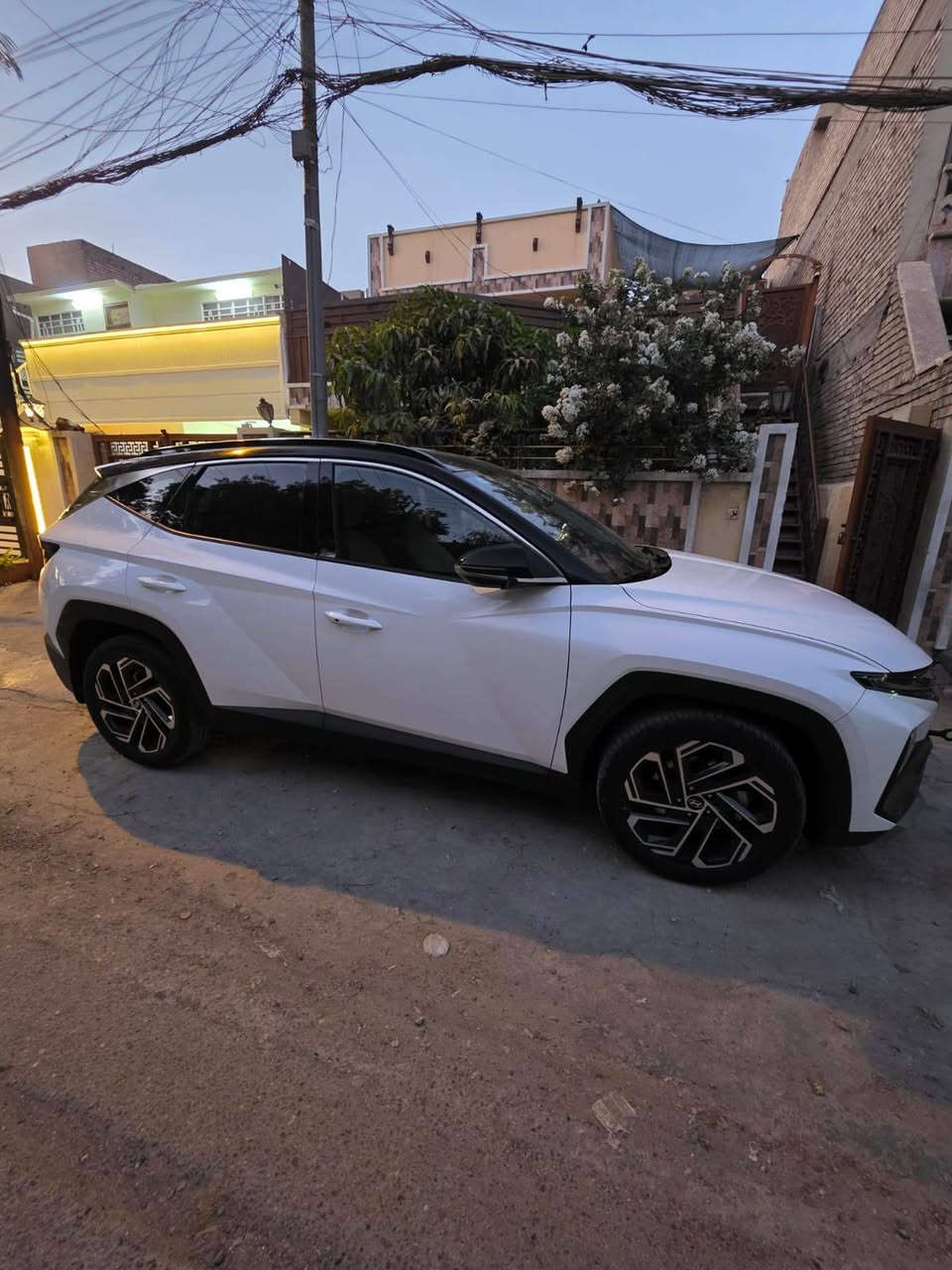 🚘 للبيع هيونداي توسان 2025  
🔹 الموديل: 2025

🔹 الممشى: 39,000 كم

🔹 اللون: أبيض + أسود (2 كلر)

🔹 السيارة بحالة ممتازة جداً

🔹 ما زالت ضمن ضمان الوكالة

🔹 استخدام شخصي ونظيفة جداً

🔹 جاهزة للفحص بأي مكان

📍 الموقع: بغداد
السعر :21،400
📞 للاستفسار والاتصال: *********** 

🔥 فرصة للباحثين عن سيارة حديثة ومكفولة وبحالة الوكالة.

#هيونداي #توسان #Tucson #هيونداي_توسان #سيارات_العراق #بيع_سيارات #بغداد #HyundaiTucson2025

