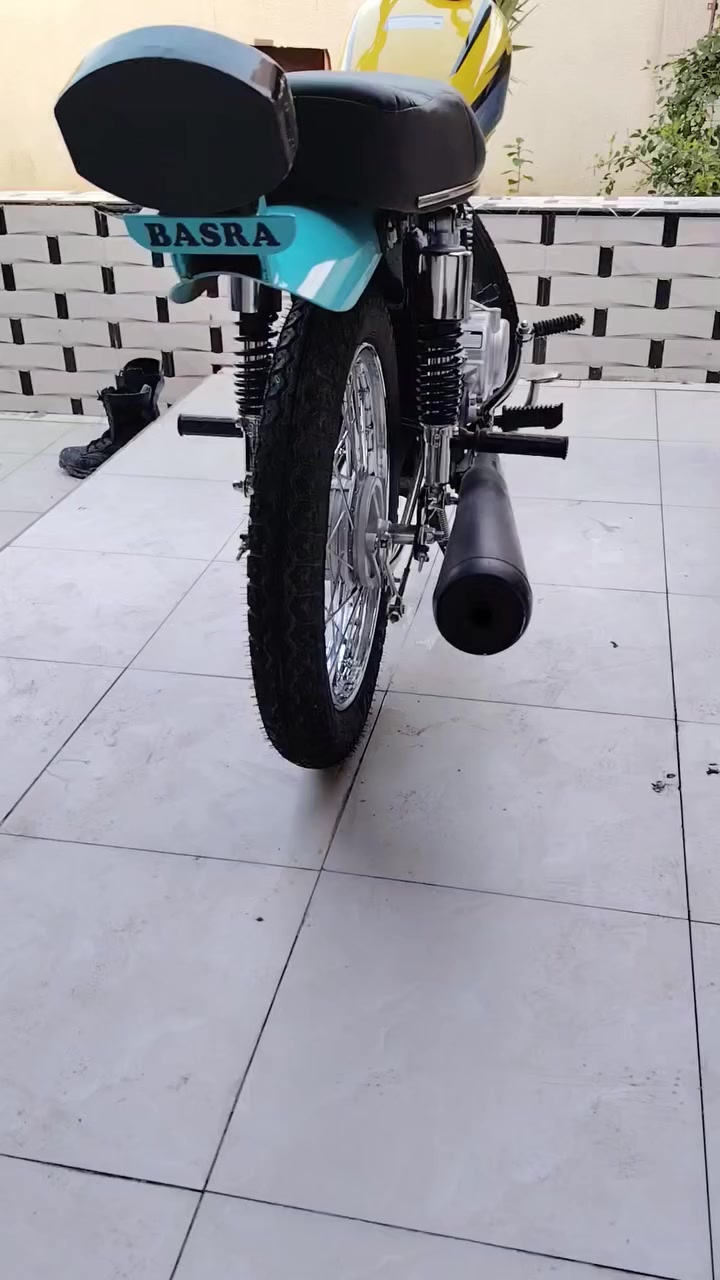 سلام عليكم دراجات ثنين لبيع وحده بيهن شاصي سكنر حلوات صالهن شهر من معمرات بعدهن كسر كارتون مكان بصره ابو الخصيب ***********
