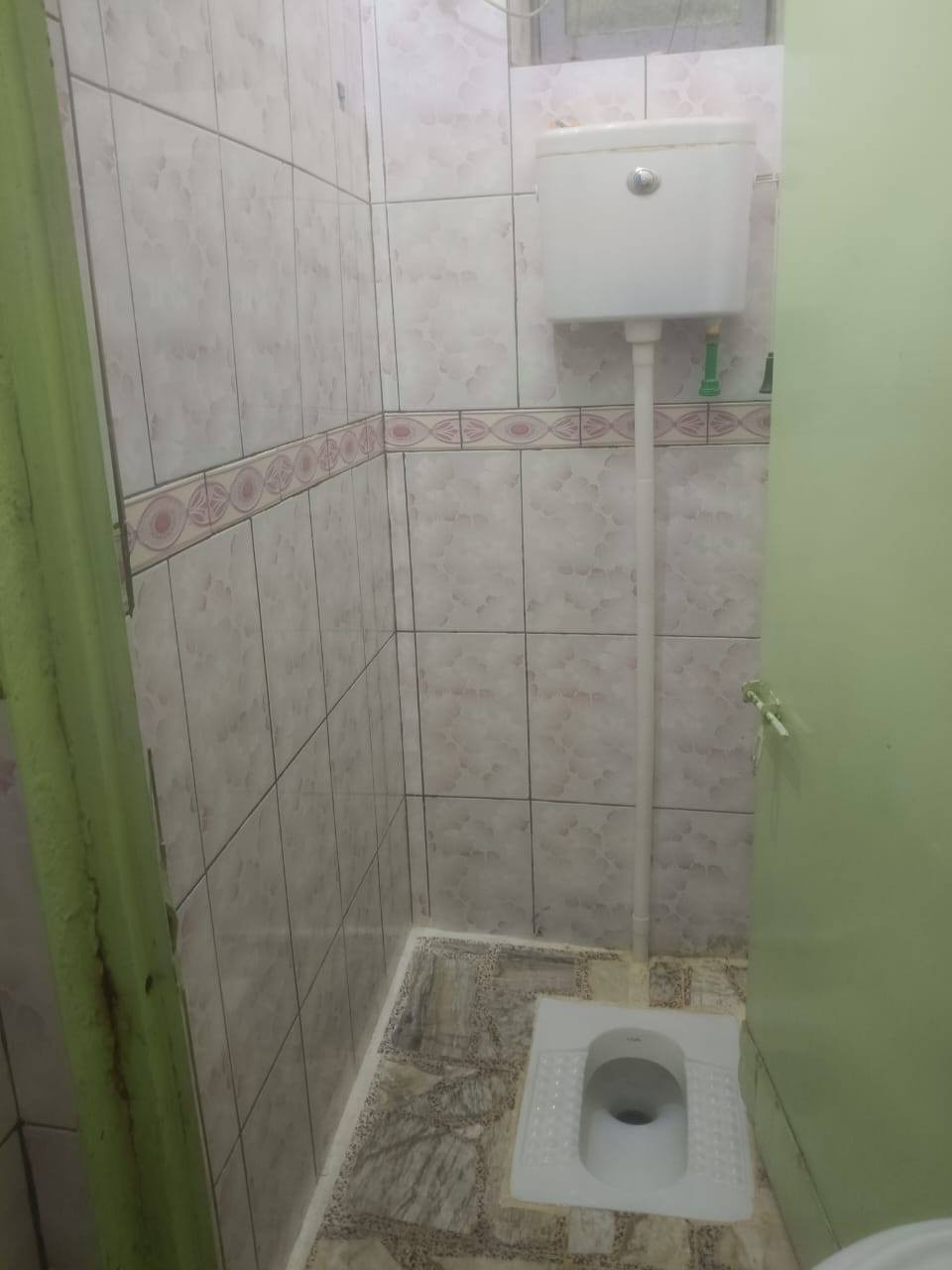 دار للبيع 
في حي السلام منطقه ٣٣ الف موقع جداً مميز بصف الركن قرب شارع سلام جامعه
٢٠٠م و بسعر جداً مميز تابع التفاصيل 
دار ٢٠٠م 
طابقين يحوي ٦ غرف نوم 
بناء ٢٠٢٠ بناء جناي 
الطابق الاول يحوي 
٢ غرف نوم و صاله و صحيات. و مطبخ و استقبال 
الطابق الثاني يحوي 
٤ غرف نوم و صاله و صحيات
للاستفسار اكثر الاتصال
 ***********
او مراجعه مكتب الشراع للوساطة العقارية العنوان النجف الاشرف حي السلام شارع ابو الدجاج قرب مأكولات شيخون
