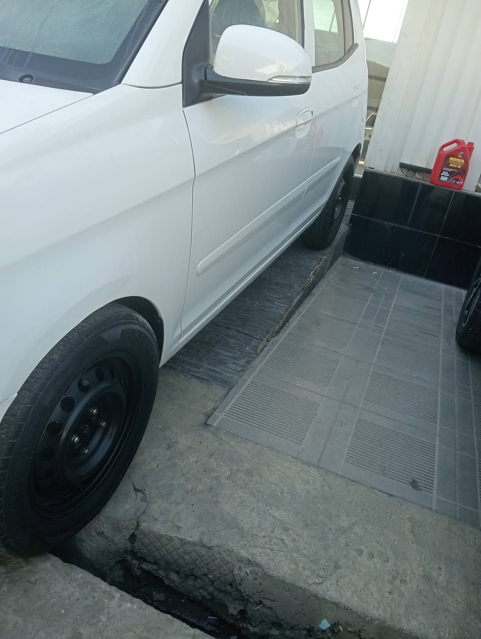 السلام عليكم
بيكانتو للبيع موديل 2011
بدون صبغ بدون تبديل كابون بانزين موجود
جاهزة السيارة فقط ملاحظات بيها 
رقم مسطرة جديد اربيل 
السعر 78 بيها مجال بسيط
التواصل على الرقم ***********
