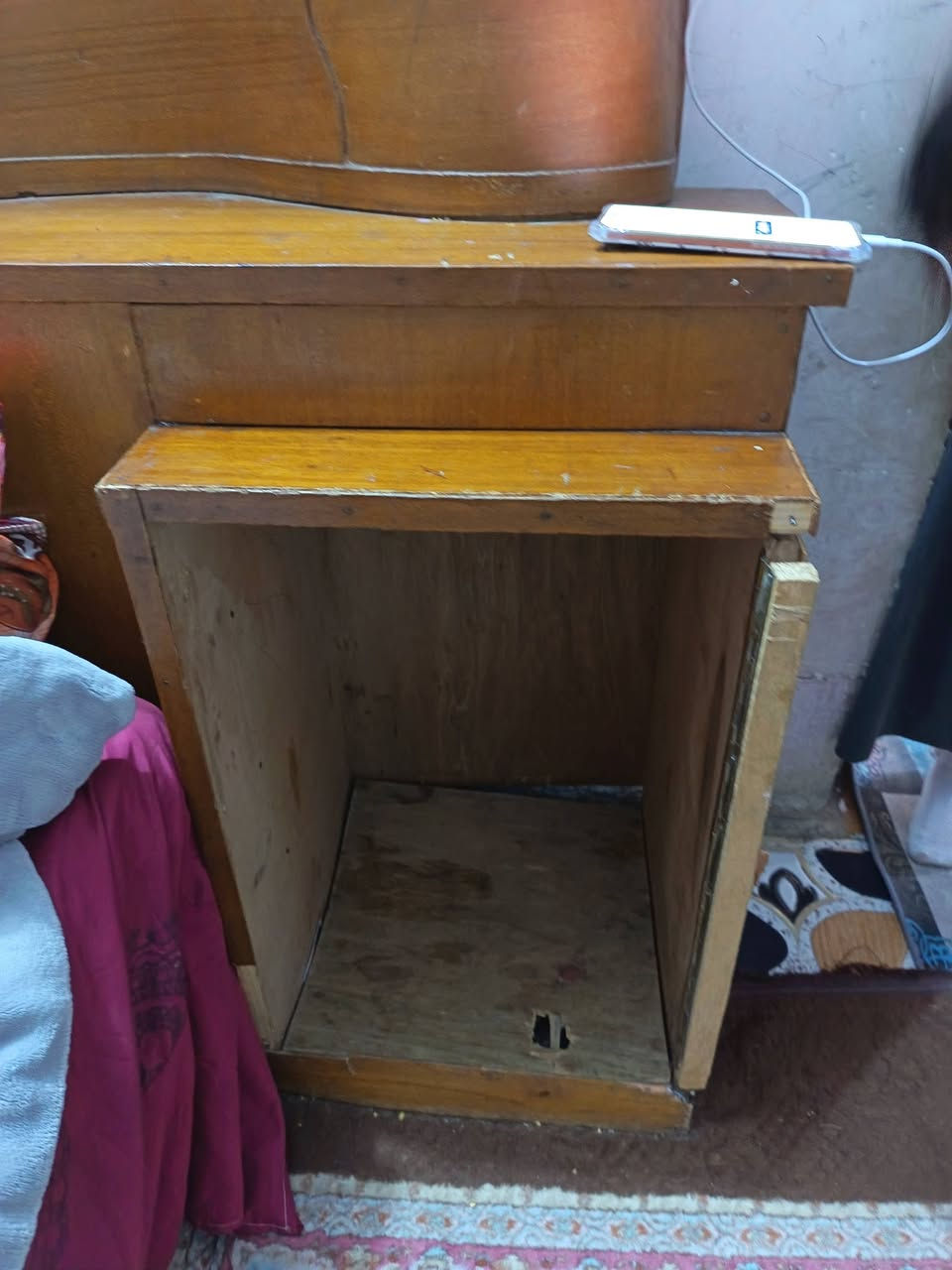 غرفه للبيع نقصه ميز مرايه هاي كدامك شوفه وخابرني *********** بيه تعديلات ومناسبه
