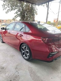 اخوان كولشي موضح بصور والسياره كامله مكمله غير متواجد ع الفيس اليرغب ب...