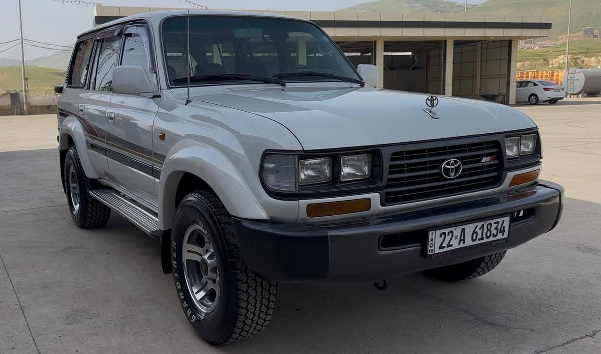 تۆیۆتا لاندکروزەر 1997 GXR 4.5 inline 6 
جوانترینو پاکترین لاندکروزەر لەیلا عەلوی یەکێکە 
لەتاقانە هەڵگیراوەکانی کوردستانو عێڕاق
گێڕ عادی دەبڵ تەنکی، دەبڵ سپێر، تەبرید مەرکەزی، 
سەلاجە، ناو قاوەیی، قفڵ مەرکەزی، جام کارەبایی، 
ئاوێنە کارەبایی، گێڕو مەکینەو دەبڵ ئەکسلی بەشەرت 
%100 هەمو گیانی لەسەر دەقی شەریکە ماوەتەوە، 
بێ بۆیاخ دەعامی بۆ دەعامی، 
کوشنو فەرشو سەقفی هەموی ئۆریجیناڵ شەریکەیە 
بێ دڕان بێ تێکچون بێ تەقینو ڕوشاوی داشبڵو 
هەمو پلاستیکو ناوەوەی 
سەیارەکە، شانسی لەسەر دەقی شەریکە ماوەتەوە بێ ڕزیویو داخوران 
تایەو وویلی ئۆریجیناڵ بیلادی شەریکە وەک تازە وایە 
مەکینەی %100 بێ بوخارو چەوریو لێچونە، 
سەیارەکە لەهەر جێگایەکەوە بڕوات خەڵک سەیری دەکەنو ڕەسمی دەگرن ئەوەندە تازەیە زۆر وەسفی تر هەیە بۆ ئەم سەیارەیە لێرە ناوترێت هەتا بەچاوی خۆت نەیبینیت، ڕەسمەکان حەقی جوانی سەیارەکە نادەن وەرەو بیبینەو لێیخوڕە تابزانیت چیە،،،،،
تەویلو غەرامەو هەموی بەشەرت
سەنەوی بەناو خۆمەوەیە تا 2030 تازەیە

سعر : داوای بکە لە کۆمێنت ڕاستەوخۆ بۆت دێت 🤖 

 ئەگەر لەدوای شتێکی پاکو دەرەجە یەک دەگەڕێیت ئەمە بۆتۆیە، تکایە ئەگەر مشتەری نیت پەیوەندی مەکە ئەم سەیارەیە بەس عاشقانی خۆی دەزانن چیەو نرخی چەندە
سەیارەکە تەنها 260,000 کیلۆ مەری حەقیقی ڕۆیشوە ئەم سەیارەیە قابیلی خۆشەویستانی لەیلا عەلویە تا لەگەراجێکدا هەڵیگرێتو تەنها جومعان بۆ کەشخەیی لێیبخوڕێت وەرەو ئەم بوکە سپیە بەرەوە ئەگەر دڵخوازیتو تامەزرۆی شتی جوانیت
 
بۆ پەیوەندی کردن بە خاوەنی 

***********
