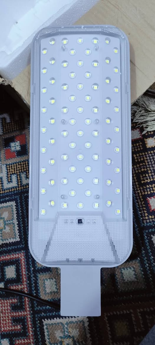 السلام عليكم.
بروجكتر طاقة شمسية 200 واط+ ريمونت تحكم عن بعد بي اكثر من 81 ليد سعره مع التوصيل 25000 كافة محافظات العراق 
يصلح للتخييم.
***********
