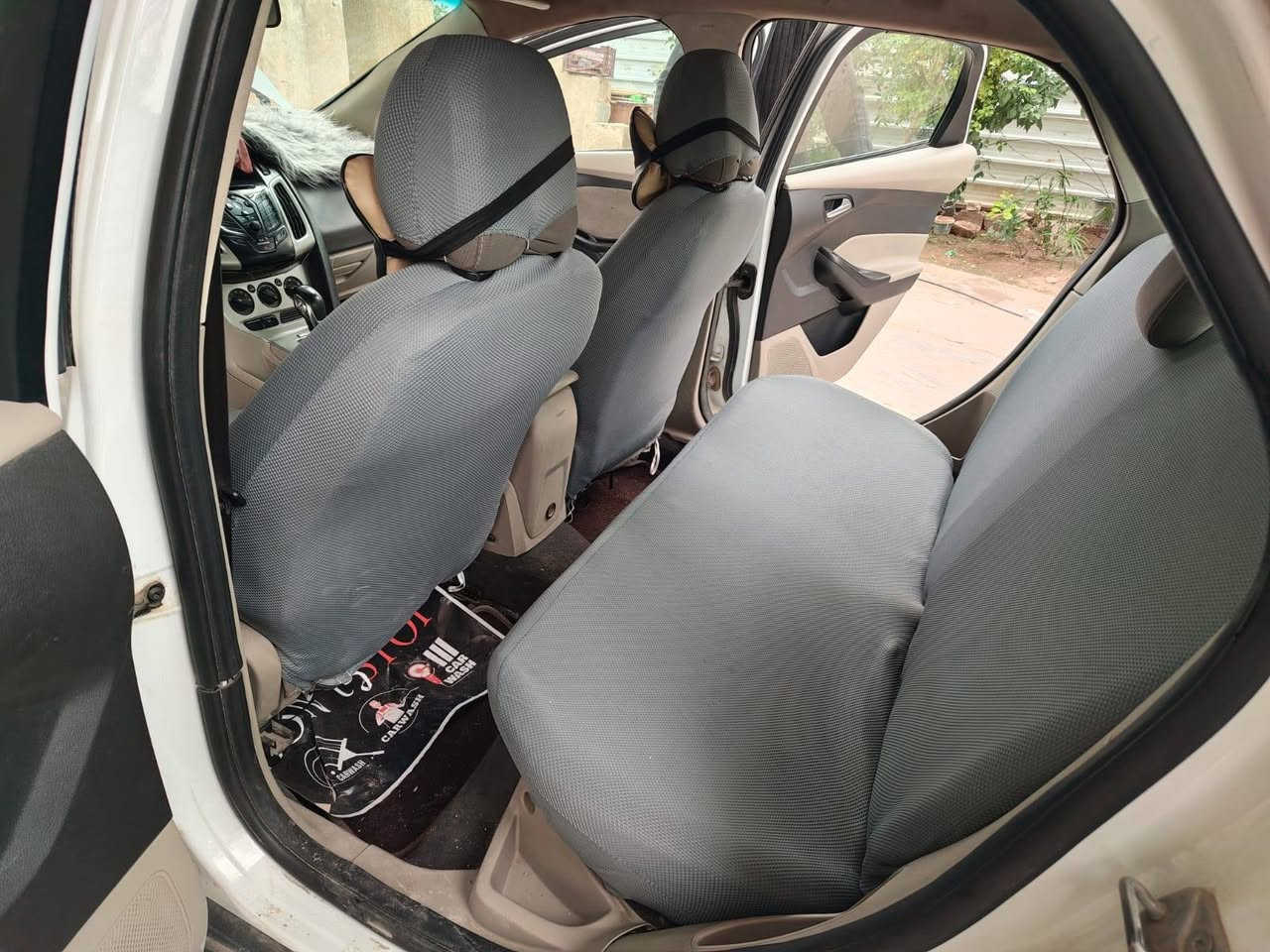 للبيع السعر 57وبيها مجال كفاله عامه ماعدا جاملغ الأيمن 2013رقم بغداد بأسمي ***********
