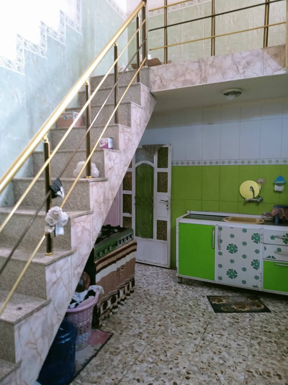 مشتمل بلفلاحية بقرب حسينية الرسول ظهر كورنيش الفلاحية ١٠٠ م قاطين
يتكون من غرف نوم عدد ٢
ستقبال مطبخ صالة
صحيات
منور
بسعر ٩٢ وبي مجال 
***********
