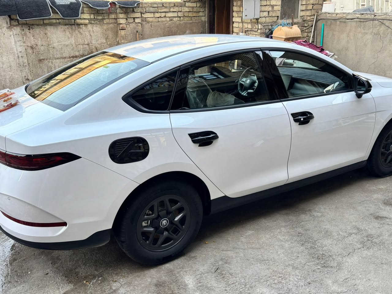 سلام عليكم للبيع جين بلاس 2025
باسمي رقم بغداد ماشيه 3 الف الممشى الكلي 
عليها كماليات خارجيه كامله 
وكماليات داخليه كامله 
درع جامة اماميه 
دوشمة الارضيه + دوسات 
اناره محيطيه داخليه كامله 
مكاني بغداد الدوره 
سعرها 18 مليون وبيها مجال حك الجيه 
واخوان الي ميعجب السعر يكلب المنشور كلشي موجود بالسوك ❤️‍🔥
*********** 
***********
