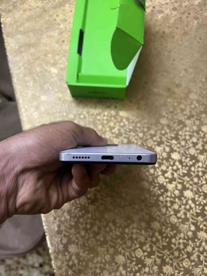 سلام عليكم تليفون للبيع نضيف بس شاشة تفطرت بس مامثر عليا سعر مناسب ٥٠ الف مكاني مشتل رقمي ***********
