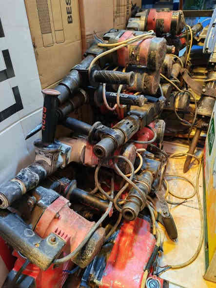 سلام عليكم
دريلات كسارات
دريلات تنكير ع الفحص وكلهم شغالات بفلس ونص ابيع للاستفسار الاتصال على الرقم ***********
