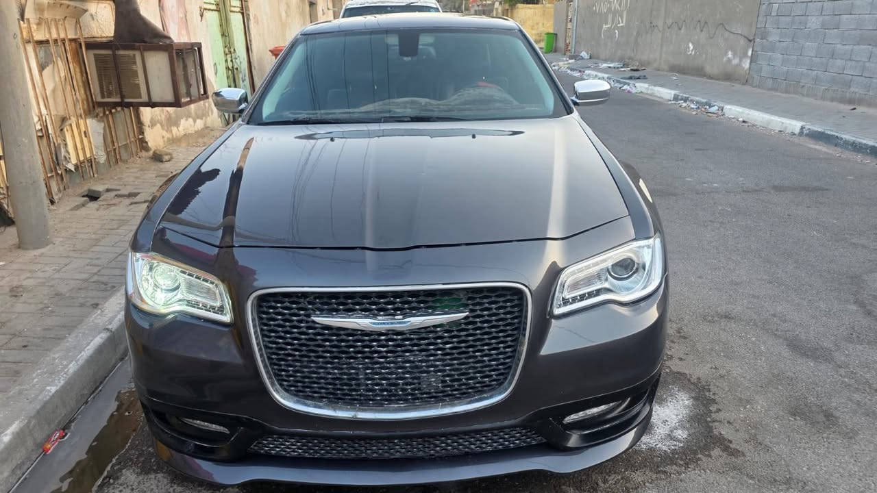 السلام عليكم للبيع كلايسلر اوباما S موديل 16 مسجل 17 S فول مواصفات بجم عريض غرفه S فتحه كشنات جلد كهرباء تدفئه تبريد تشغيل عن بعد مكينه 6سلندر مكينه وكير كفاله حداده وتبريد وتخم تاير ويل بلاد حادث جاملغ مبدل وجاملغ بي بارد بسيط رقم بصره انكليزي تحويل ثاني يوم السعر 148 المكان البصرة للستفسار *********** البصرة, العراق
