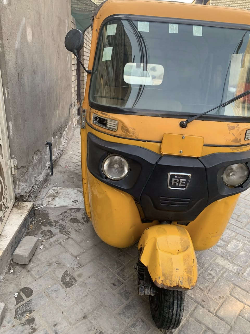 سلام عليكم تكتك البيع موديل 2019 رقم وسنويه بسمي مكفواله من الصبغ العنوان بغداد رقم ***********
