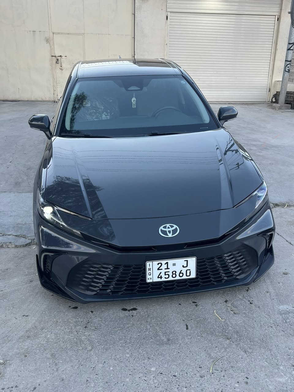 Camry HEV  2025 LE 
sayaraka bas bonyty boyaxa 13 hazar roshtuwa hamw giane bashart zor mazbuta karty jam rashy bo yak sall haya 
LE  hamw  mwasfaty dyara …
Nrxy 245 gallaw kamek majal 
Tkaya agar mushtary nabwy sarey xot mayashena 
La bar away hamw shtek bas krawa
***********
***********

