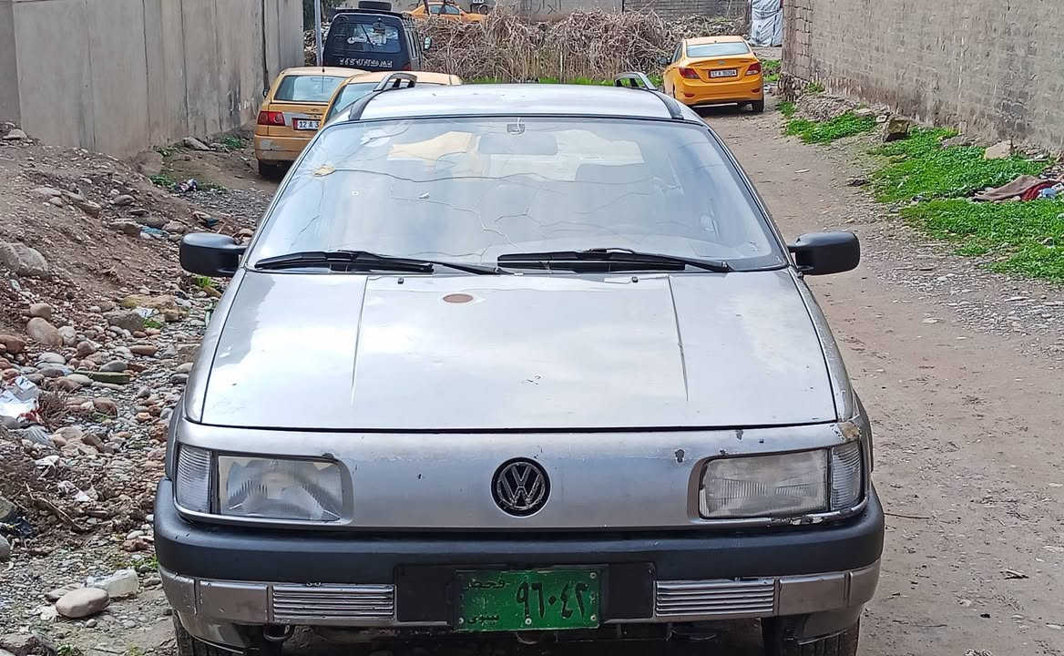 باسات  السعر 25 بيها مجال
موديل 1992
بيها كابون
صاحبها يريد تحويل

***********
