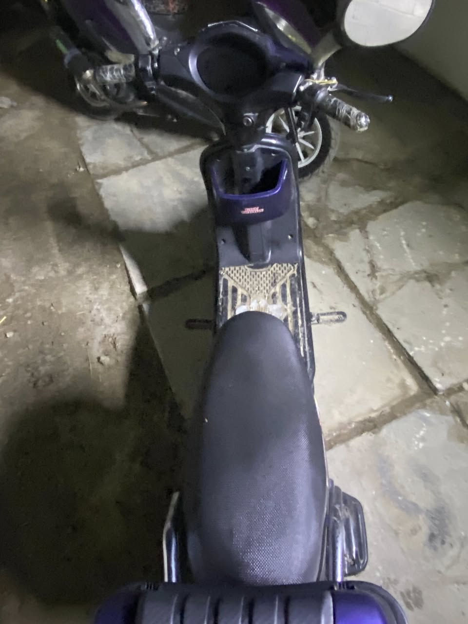 السلام عليكم دراجه كهربائيه شحن حجم 16 مابيه شي بس نقص جاملغ امامي وصحن لتاير الكدام ماكو غيرهن دراجه اربع تمر ترجع للخلف سعره 200 وبيه مجال ***********
